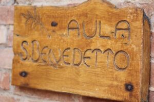Aula S.Benedetto Sign from Monte Oliveto