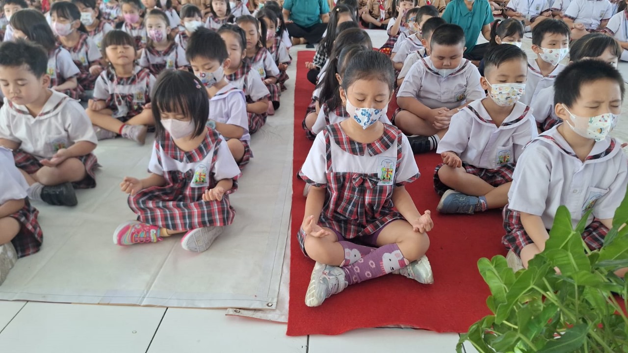 Children meditating Indonesia